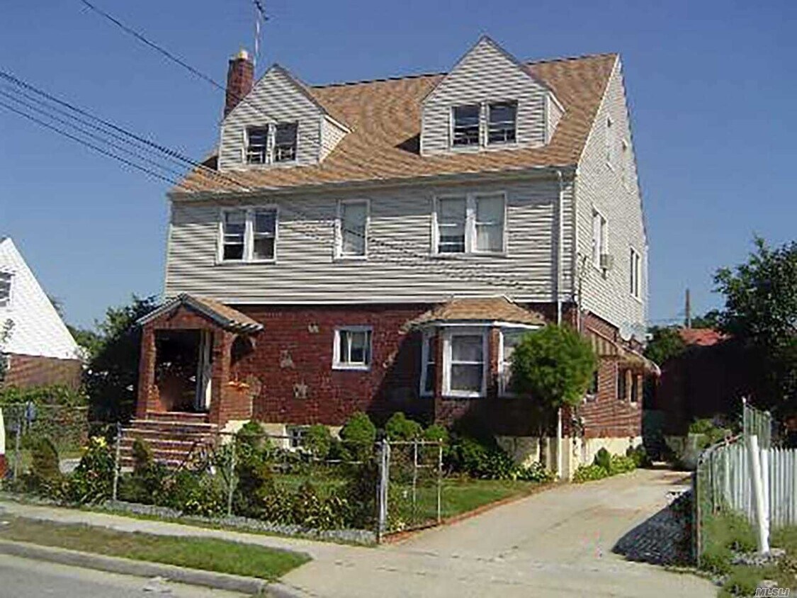 565 Duryea Ave, Uniondale, NY 11553 Apartment for Rent in Uniondale