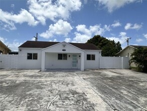 Building Photo - 770 SE 4th Pl