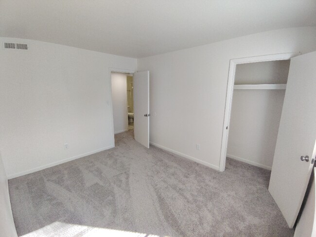 Foto del edificio - 600 Reusens Rd