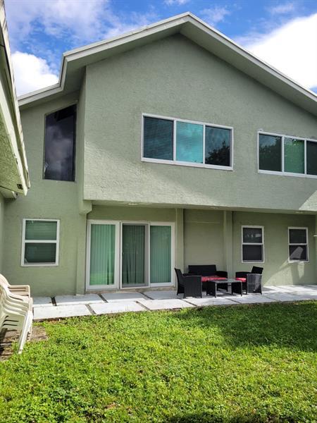 Foto del edificio - 9371 NW 33rd Pl