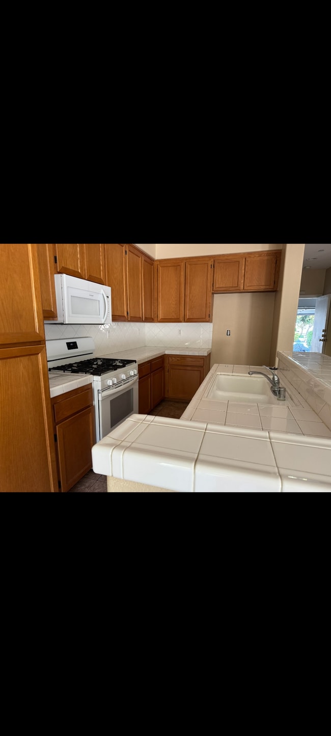 Building Photo - 857 Ballow Wy