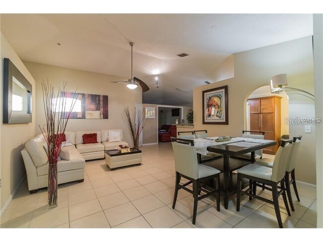 Building Photo - 3160 Santa Cruz Dr