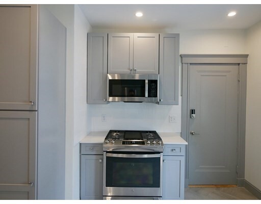 Building Photo - 590 Gallivan Blvd