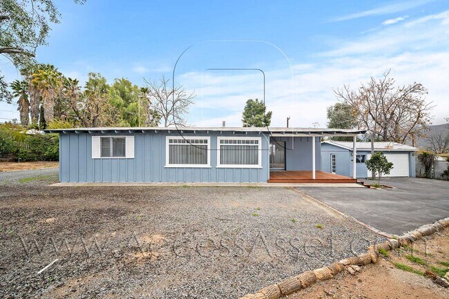 Building Photo - Spacious 3 Bed/2 Bath Home With Huge Yard ...
