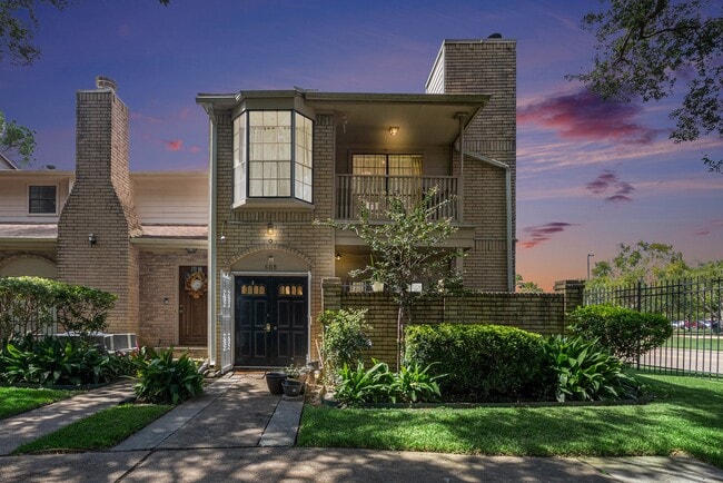 Building Photo - 800 Country Pl Dr