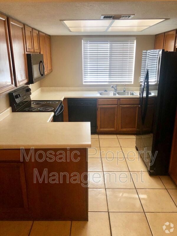 Building Photo - 700 E Mesquite Cir
