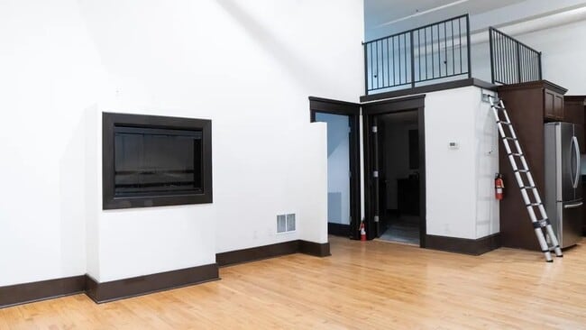 Building Photo - 415 3rd St SE