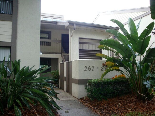 Foto del edificio - 270 Woodlake Wynde