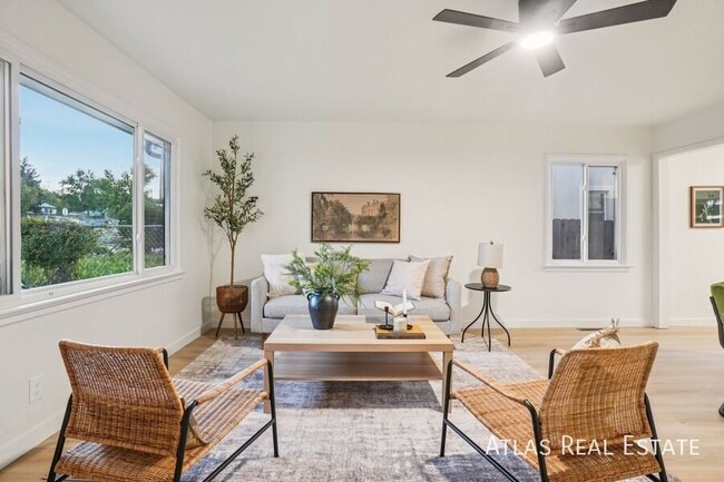 Photo - 1017 E Las Animas St Apartment