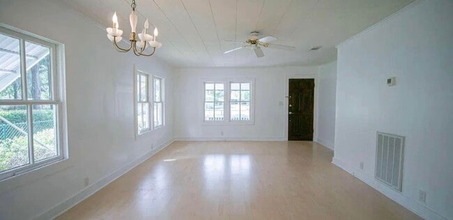 Building Photo - 1122 SE Lanvale St