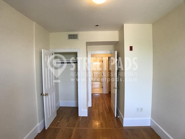Building Photo - 2 bedroom in Cambridge MA 02139