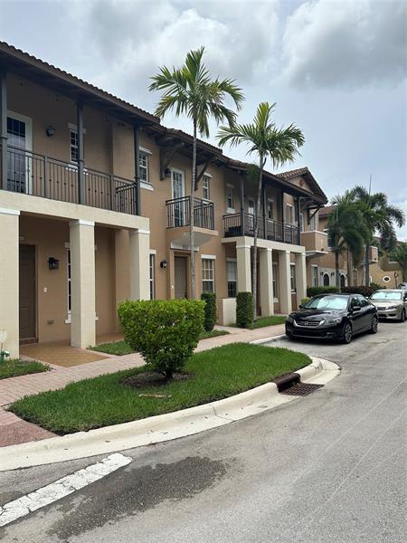 Building Photo - 14631 SW 11th Ct