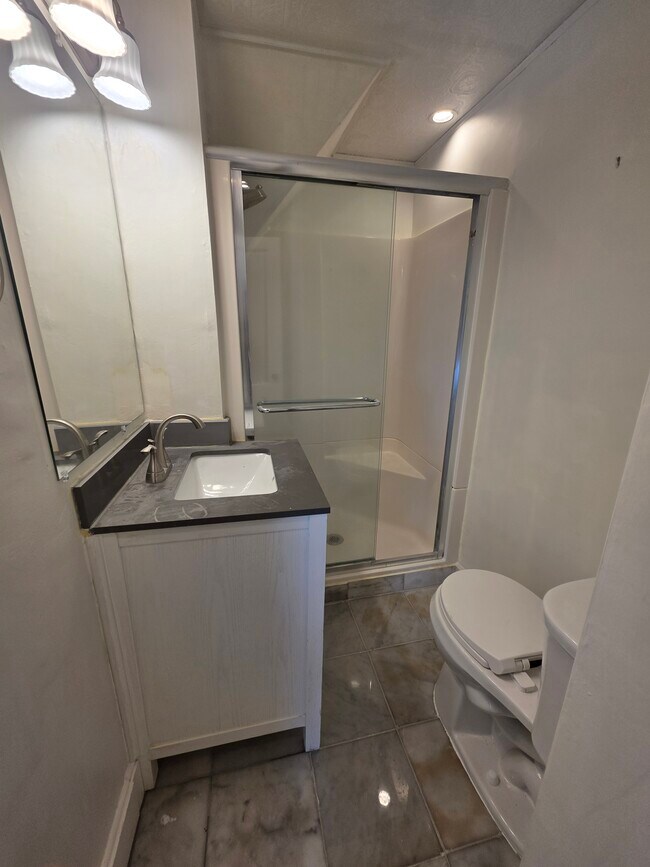 Building Photo - 21 Cleaves St