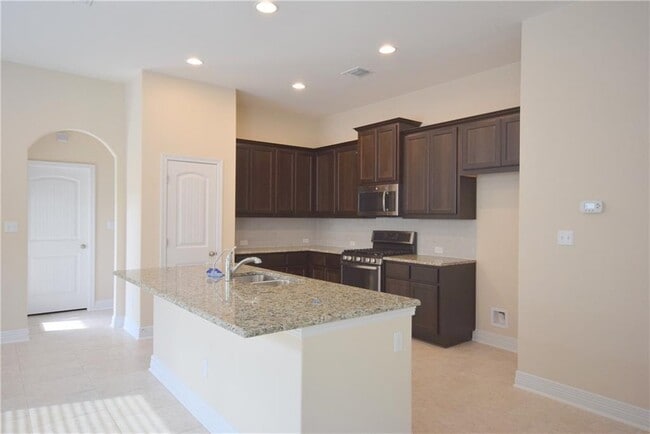 Foto del edificio - 420 Blue Waterleaf Ln