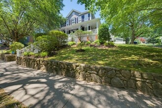 Building Photo - 102 Parkside Cir