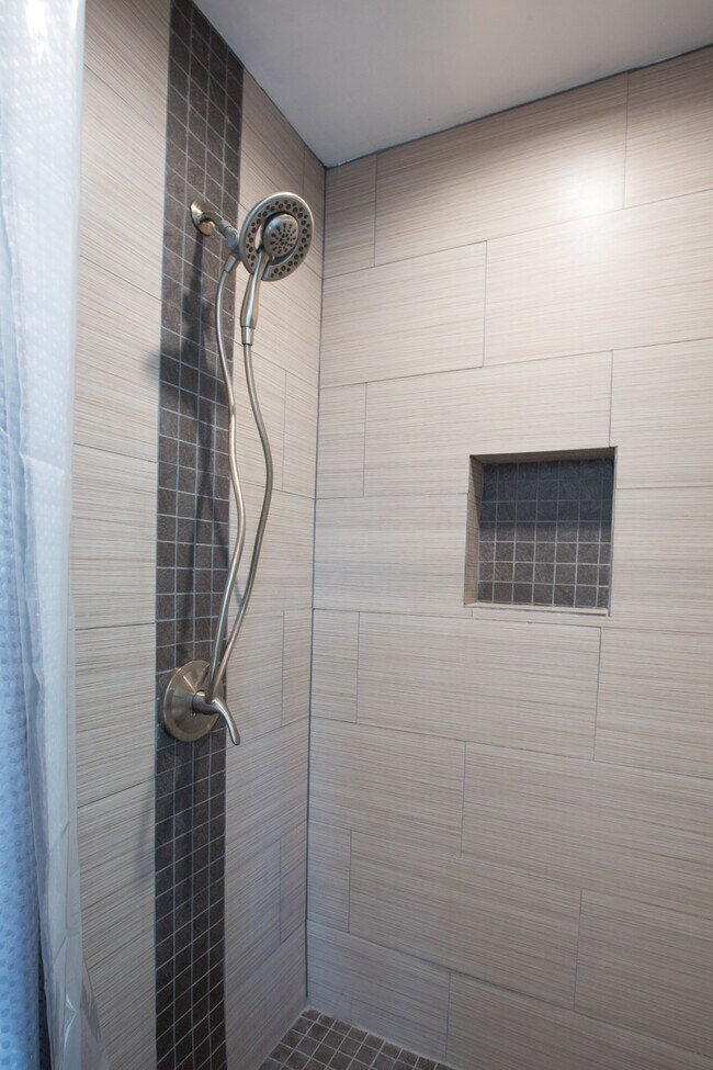 bathroom 1 shower - 2665 Benedict St