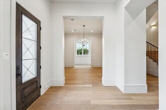 Building Photo - 7203 Tickner St