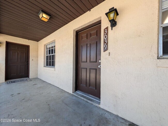 Foto del edificio - 3039 Sir Hamilton Cir