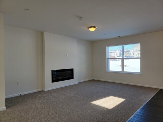 Foto del edificio - 21 Rollins Ln