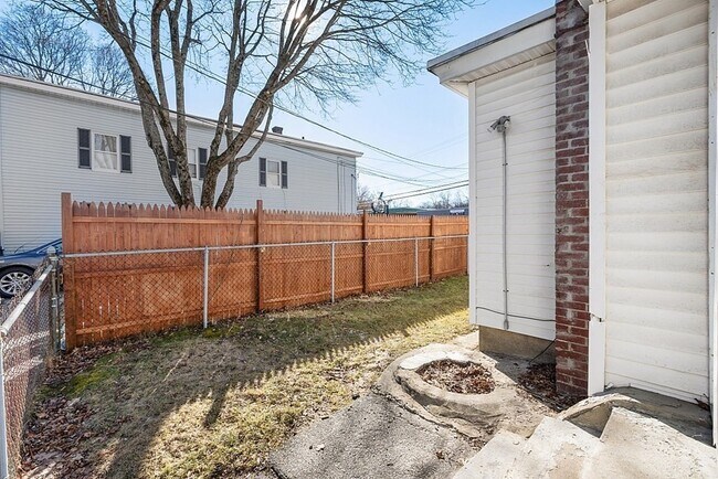 Building Photo - 217 Bemis Rd