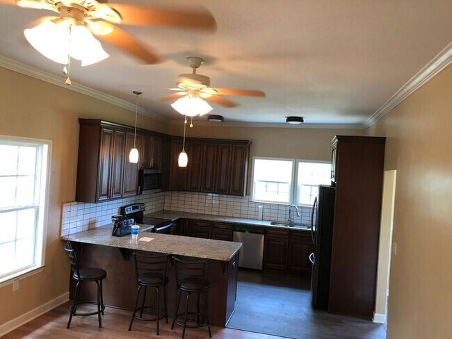 Building Photo - Remodeled home in Norris