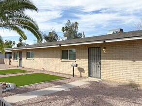 Building Photo - 1122 S McClintock Dr