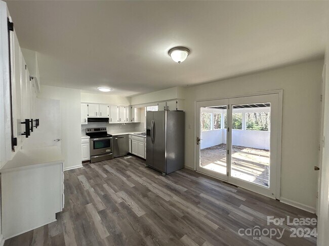 Building Photo - 7010 Marlbrook Dr