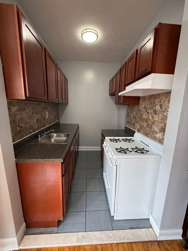 Primary Photo - 7 Chestnut St