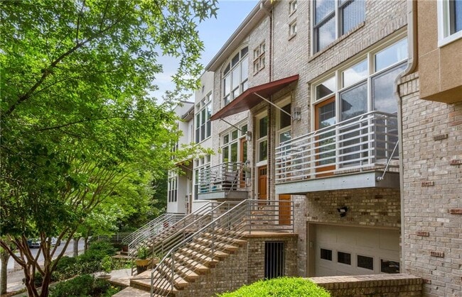 Building Photo - 1350 Fernwood Cir NE