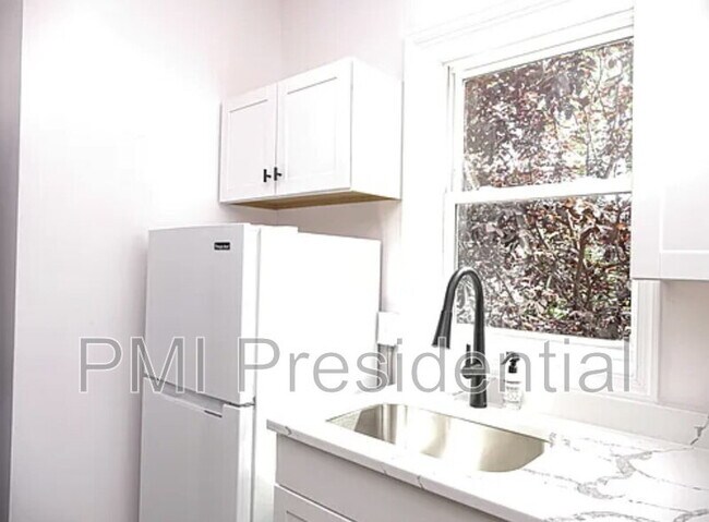 Building Photo - 2929 Garland Ave