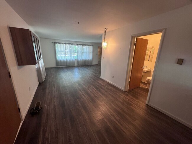 Building Photo - SPACIOUS HOME IN TRAVERSE CITY