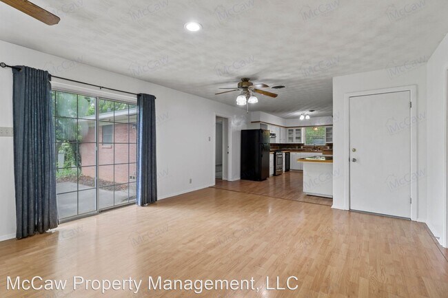 Foto del edificio - 4 br, 3 bath House - 1618 University Dr.