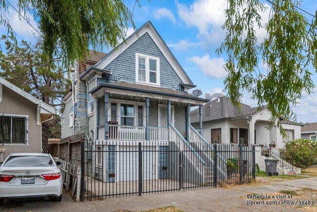 Building Photo - 2215 92nd Ave