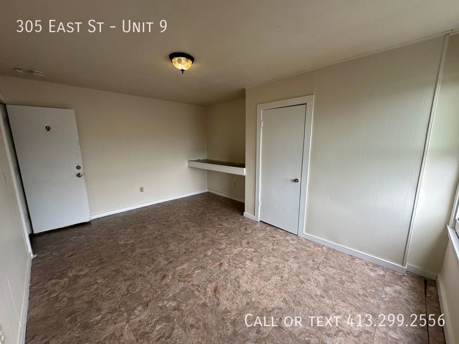 Building Photo - Private Room for Rent in the Heart of Ludl...