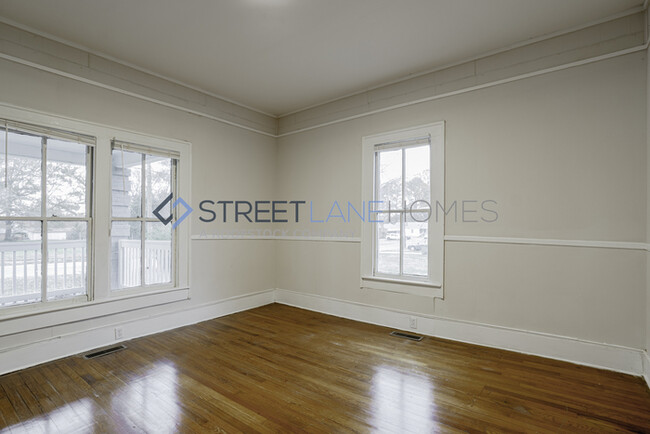 Building Photo - $200 off first month or Amazon Gift Card b...
