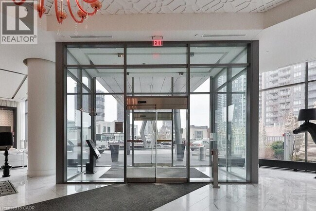 Building Photo - 88 Park Lawn Rd