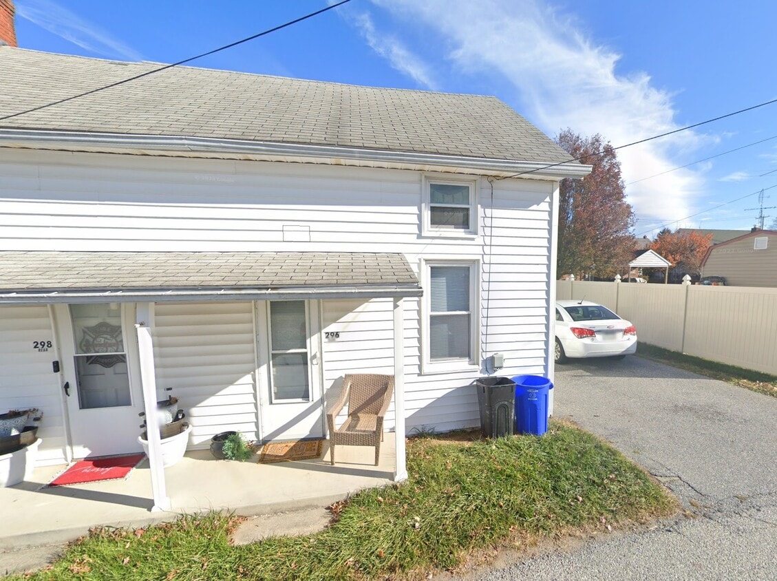 296 W Maple St, Dallastown, PA 17313 Townhome Rentals in Dallastown