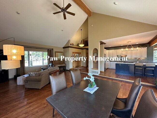Building Photo - Beautiful FURNISHED Home in Hiwan!!