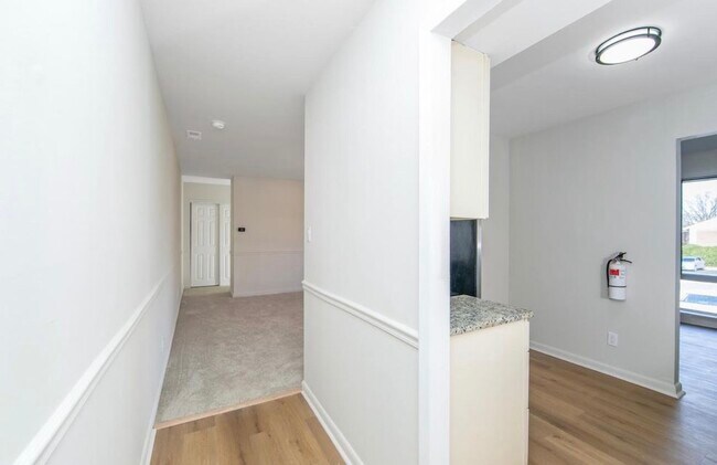 Building Photo - 222 Echelon Rd