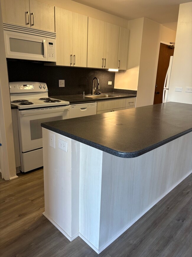 Building Photo - 1778 Ala Moana Blvd