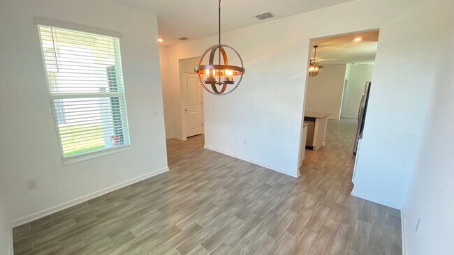 Building Photo - 4 Bedroom, 3.5 Bath Single Family Home in ...