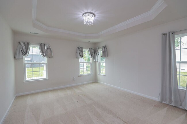 Foto del edificio - Gorgeous 4 Bed, 2.5 Bath near James River
