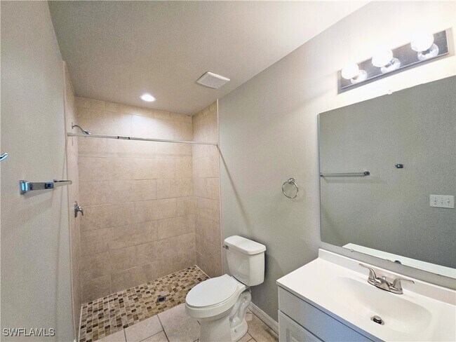 Building Photo - 2916 SW 7th Pl