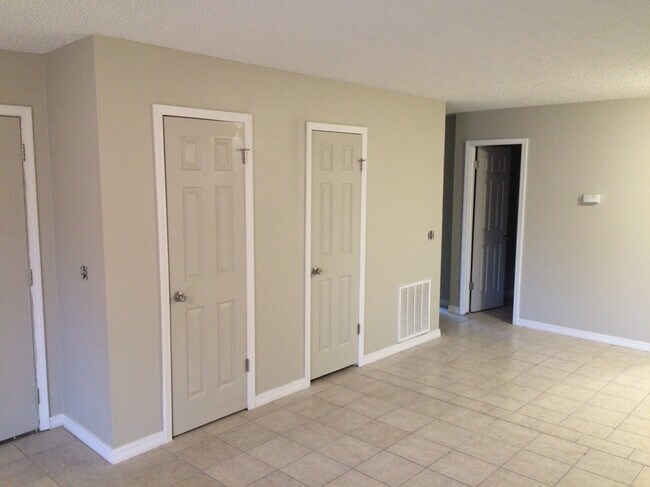 Foto del edificio - 821 Hardy Springs Cir