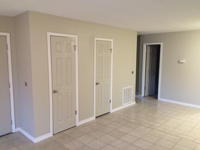 Building Photo - 821 Hardy Springs Cir