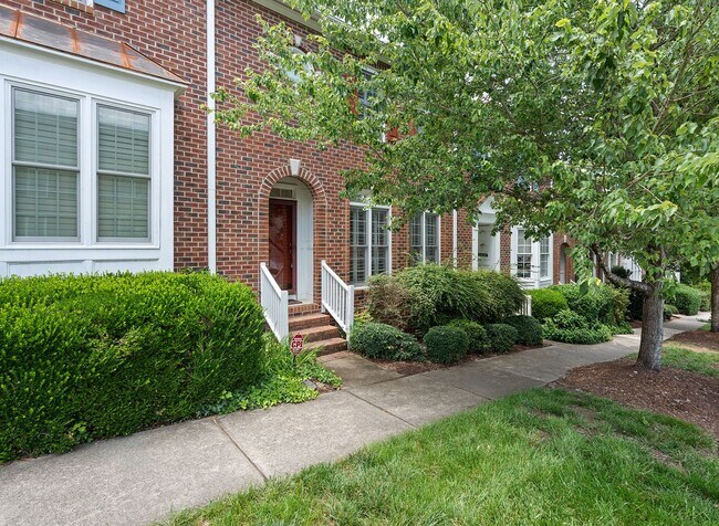 Foto del edificio - Southern Village Townhome available in early August