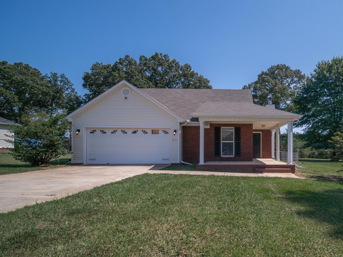 211 Tanner Point Dr, New Market, AL 35761 House Rental in New Market