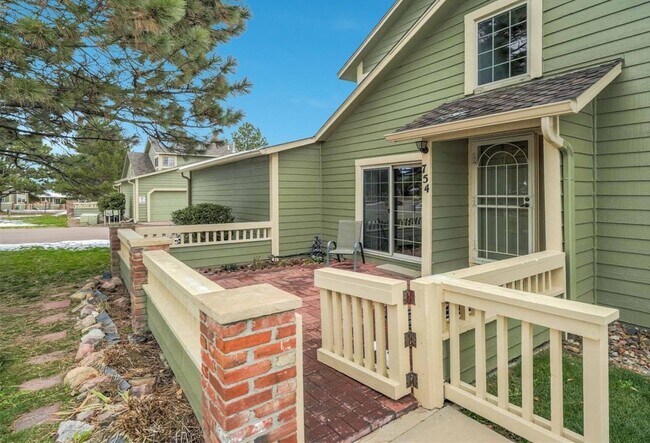 Building Photo - FULLY FURNISHED + ALL UTILITIES INCLUDED!