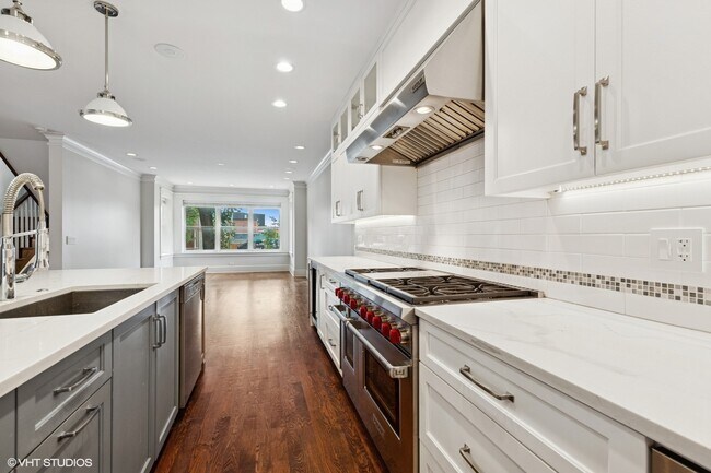 Foto del edificio - 2342 W Melrose St