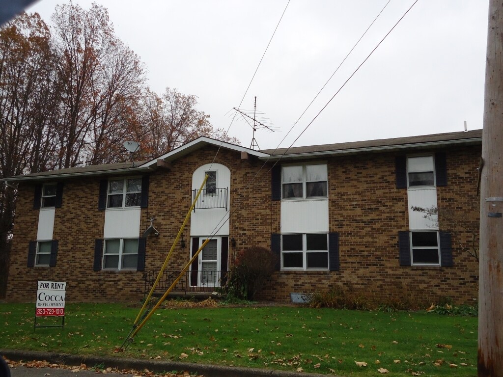 Building Photo - 381 Kendall Ave